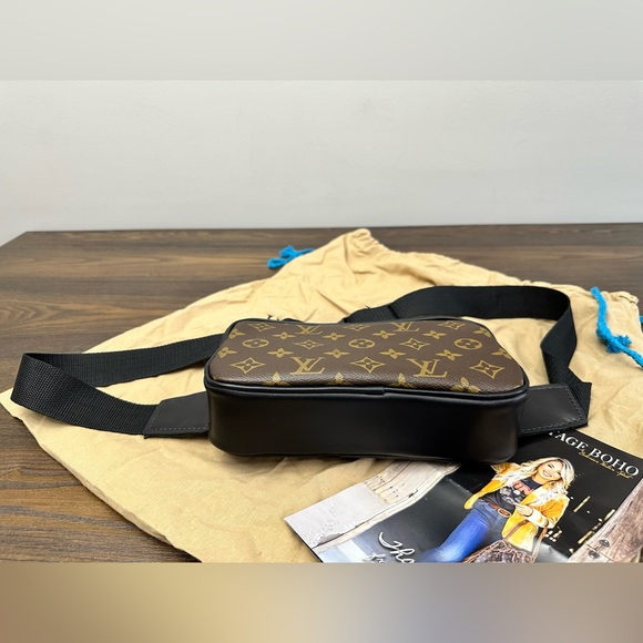 Louis Vuitton Vintage Boho Fanny Pack - Picture 4 of 12